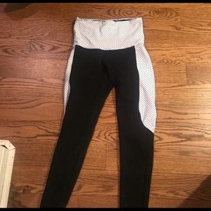 Strut This Black and White Dot Yoga Legging